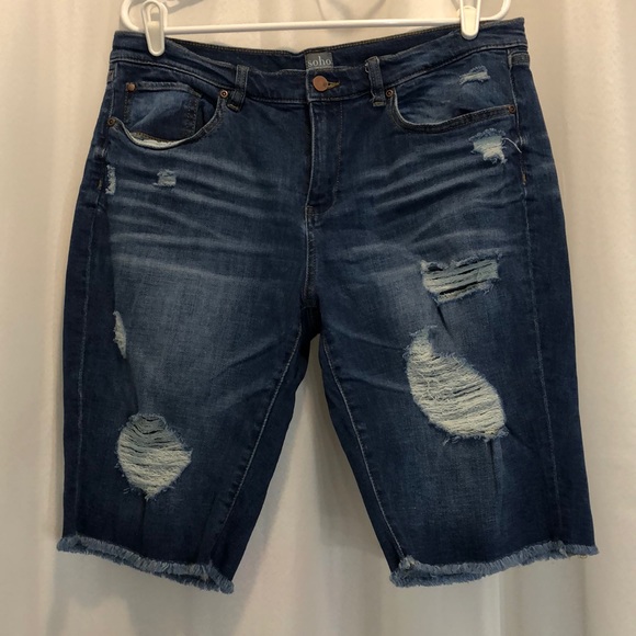 Bermuda Shorts - Picture 1 of 4